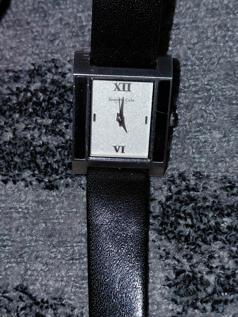 Kenneth Cole chic vintage
